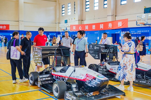 九游娱乐文化：学科专家帮你选专业——同济大学这场开放日诚意满满、黑科技亮眼(图2)