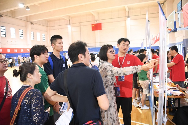 九游娱乐文化：学科专家帮你选专业——同济大学这场开放日诚意满满、黑科技亮眼(图3)