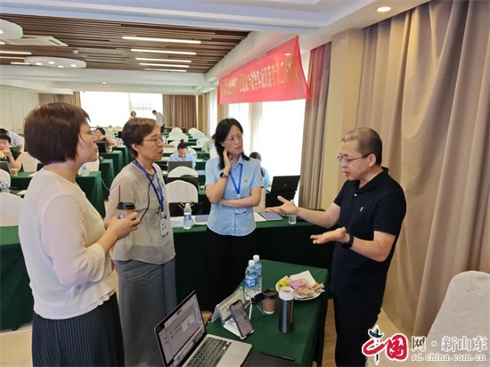 九游娱乐：含金量满满!省内外23所高校齐聚青岛恒星AI赋能暑期教师能力提升(图3)