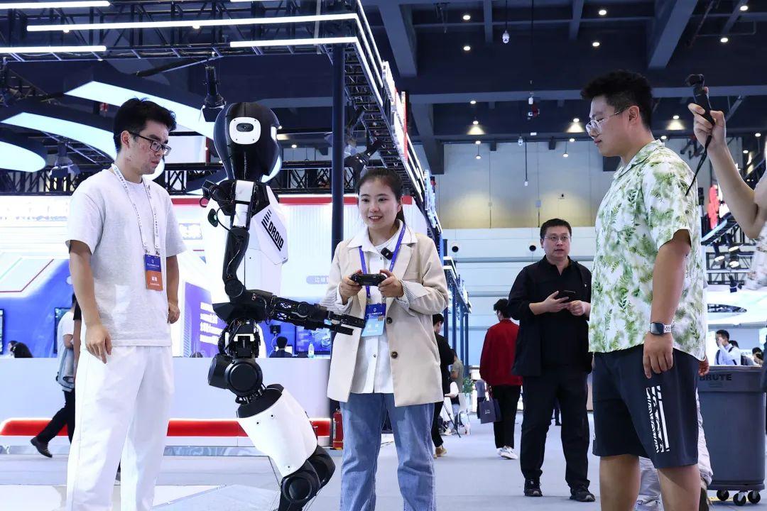 九游娱乐：算领未来！2024中国算力大会上有哪些黑科技？