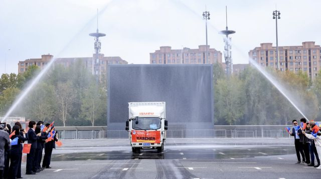 九游娱乐：有黄油和坚果香气的南非牛油果、能深度学习的PETCT……第七届进博会首批展品进馆(图2)