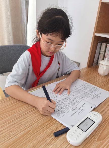 教育数字化开拓新应用崂山区用“智慧纸笔”破解暑期作业三难问题