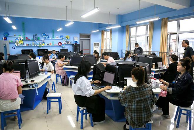 新一代人工智能教育的本土探索与创新中小学人工智能教育展示活动