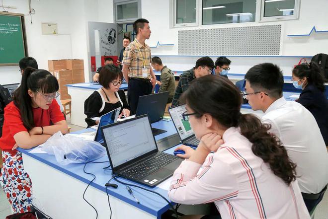 新一代人工智能教育的本土探索与创新中小学人工智能教育展示活动(图4)