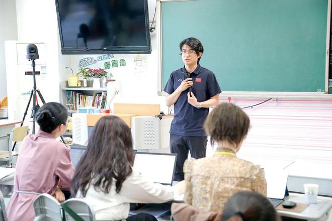 新一代人工智能教育的本土探索与创新中小学人工智能教育展示活动(图3)