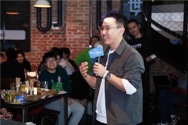 知乎直答亮相“学术酒吧”开放麦李开复、刘知远相聚“AI上头俱乐部”(图4)