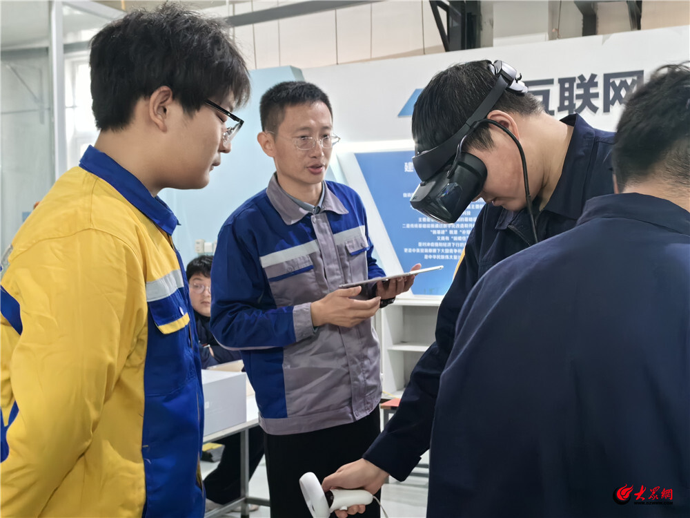 数字化赋能学科教学推进教育创新与数据共享青岛市信息技术与教育教学深度融合职教联盟交流研讨会在青岛工贸职业学校举行