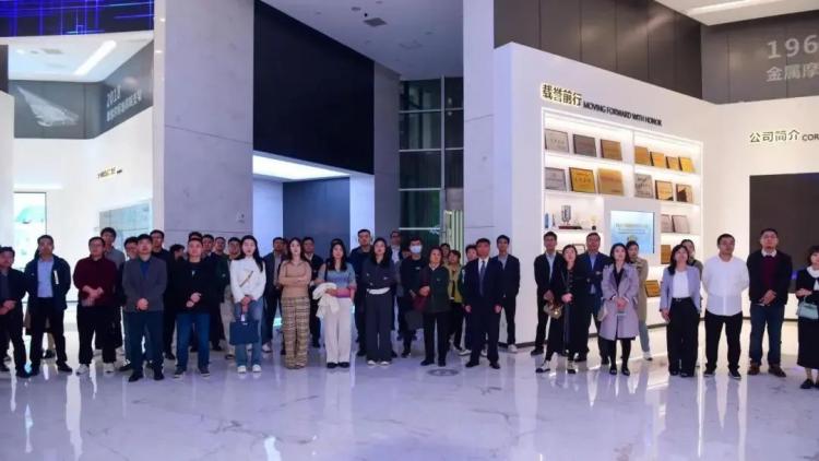 西安交通大学MBAS42114212班师生参访郑煤机探讨企业数字化转型与产业升级发展新思路(图3)