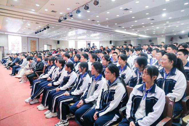 九游娱乐：如何深度学习？三高校长结合使用Deepseek经历总结方法论(图3)