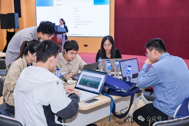 九游娱乐文化：DeepSeek算力卡脖子高校AI研究遇瓶颈？华为联合15校给出最强解法(图9)
