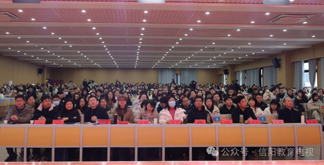 九游娱乐：信阳市羊山新区召开2025年教育数字化转型暨数字素养提升培训会(图3)