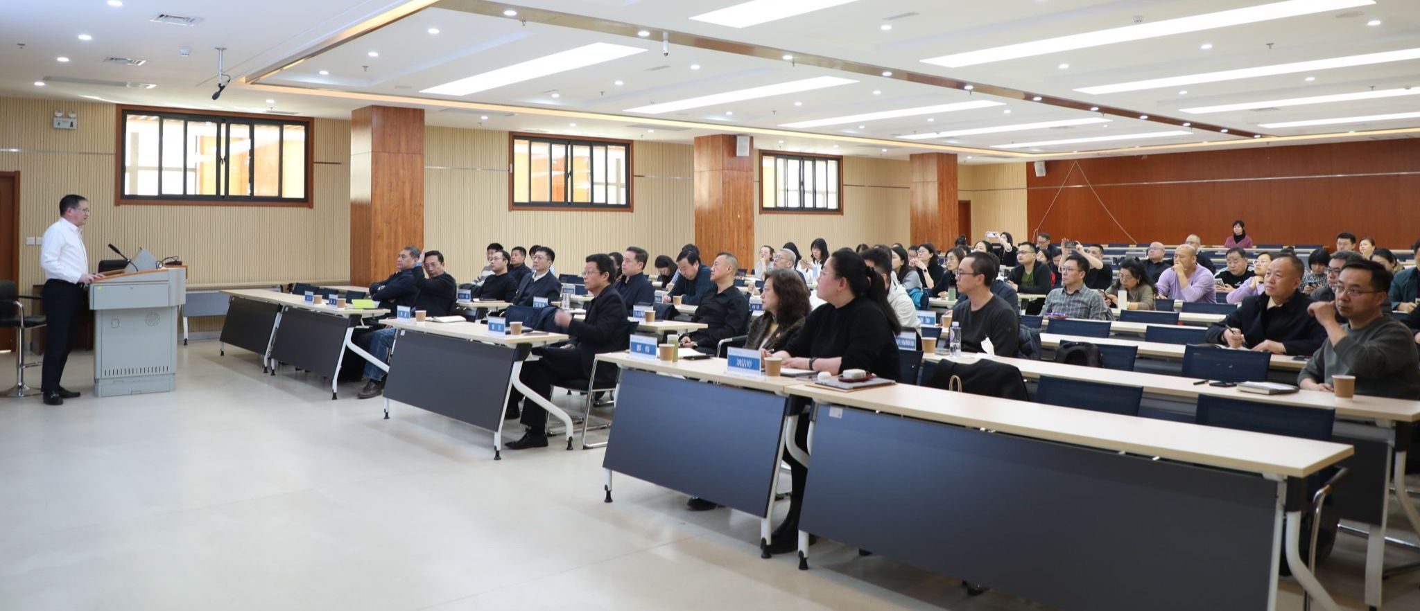 九游娱乐：学院召开2024年度学院领导班子述职考核会(图4)