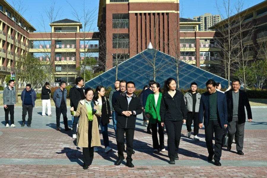 湖北省黄石市黄石港区考察团来到我省肥西县考察智慧教育工作
