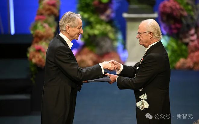 九游娱乐：“AI教父”Hinton发2024末日预警：10年内人类将有大事发生！奥特曼预言18个月ASI降临(图11)