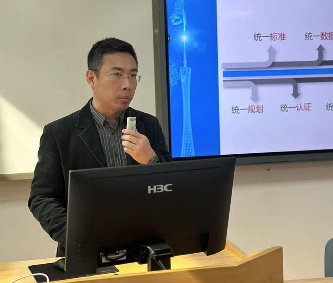 九游娱乐文化：推动教师从适应数字化向引领数字化跨越——《教师学习报告》工作推进会在成都举行(图9)