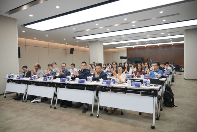 粒子物理与AI碰撞出跨界智慧火花“科学咖啡馆：当粒子物理遇见AI未来”举行(图2)