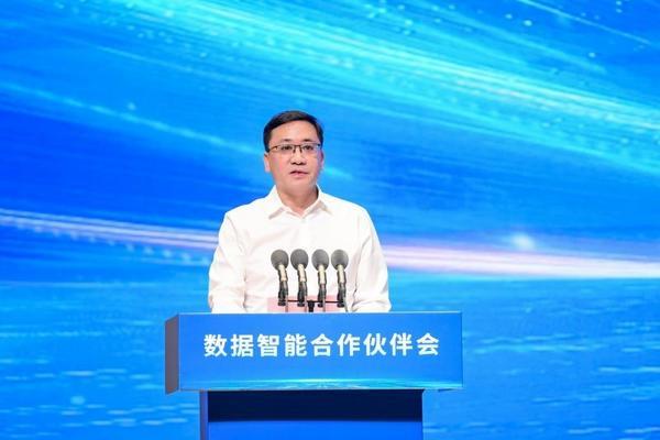 豫资控股布局人工智能“深言未来”智能政务一体机发布(图2)