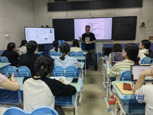 九游娱乐文化：烟台十四中初中部参加“AI赋能智慧教学”研讨会助推教育数字化转型(图2)