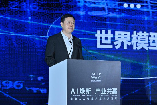 中国移动杨杰：深入实施“AI+”行动全面赋能产业焕新升级(图1)