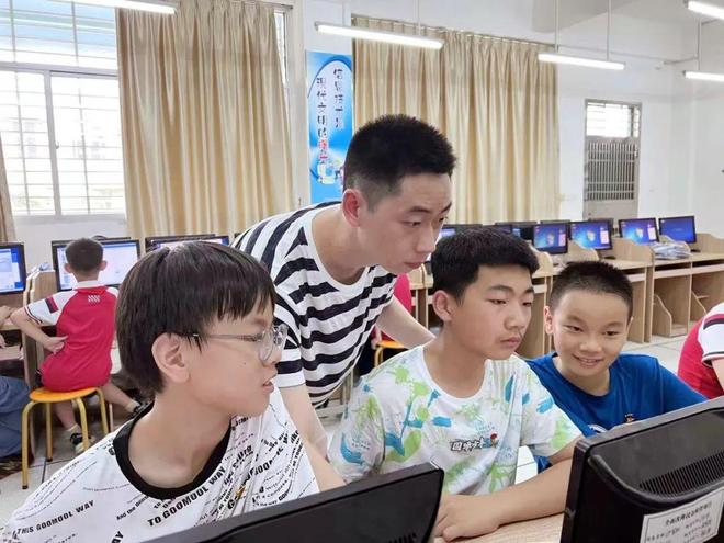 九游娱乐文化：AI赋能！南安探索教育数字化转型新路径(图2)