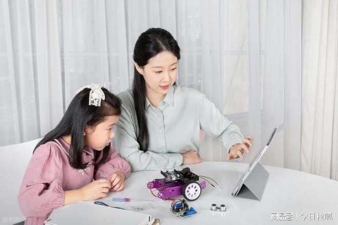 九游娱乐文化：2025年高中生AI学习机深度测评：智慧教育的科技赋能与实践路径