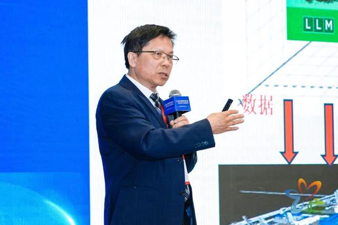 世界计算大会杨春生院士：直面挑战迎接第三次人工智能浪潮