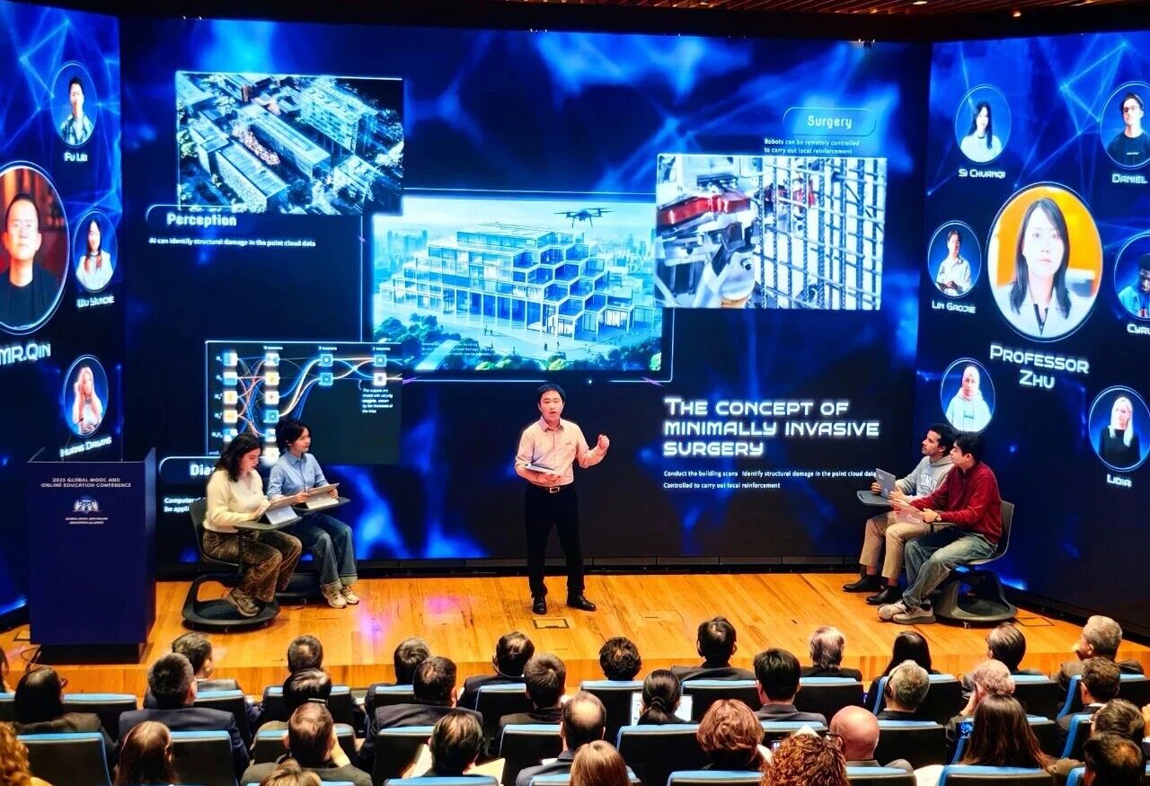 九游娱乐：同济大学在2025世界慕课与教育大会上作“未来课堂”现场展示