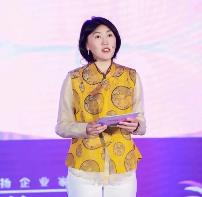 九游娱乐文化：80后福建女首富接班了！(图3)
