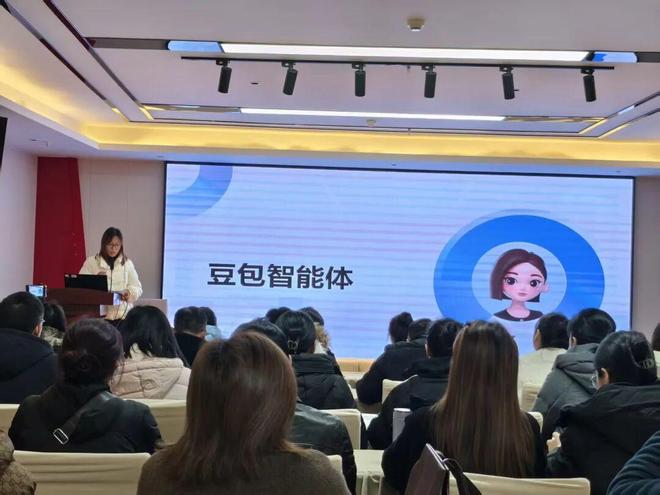 智启教途数绘新篇——宣汉职专举办AI与英语教学深度融合研讨会引领教育数字化转型(图2)