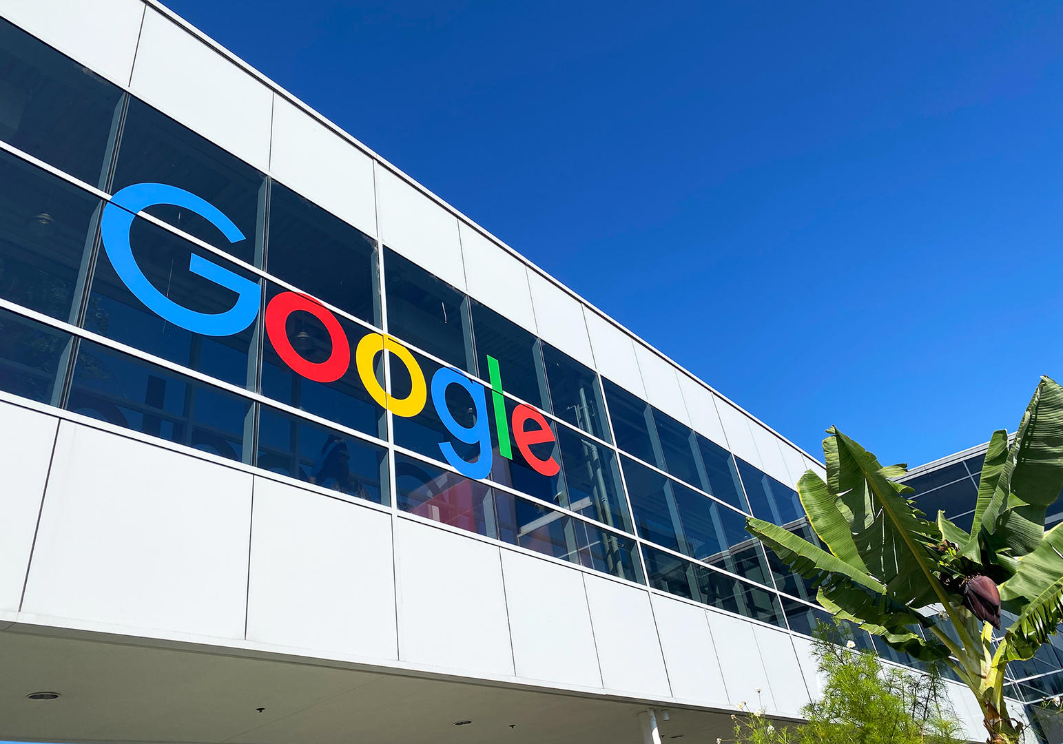 九游娱乐：AI巨头混战2026：爆款赢得一时体系笑到最后