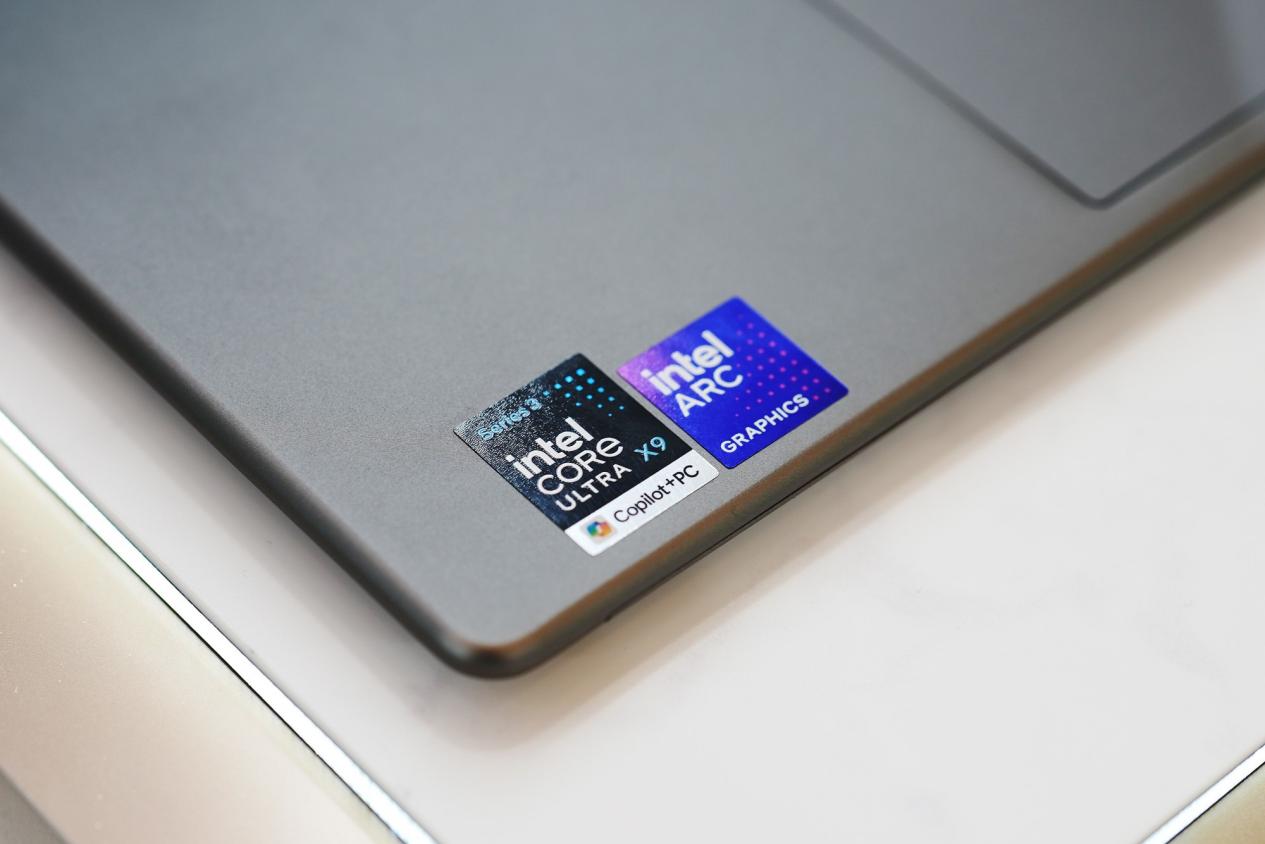 AIPC跨端融合：英特尔携手伙伴重塑个人计算体验与市场增长