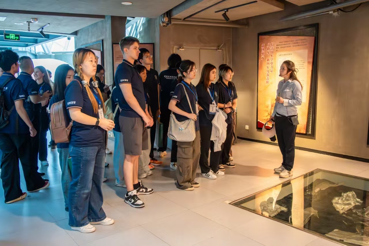 九游娱乐：安东尼的AI梦之旅