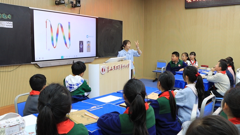 九游娱乐文化：拥抱AI！桐梓娄山关将军希望小学“数字化”教学提质增效(图4)