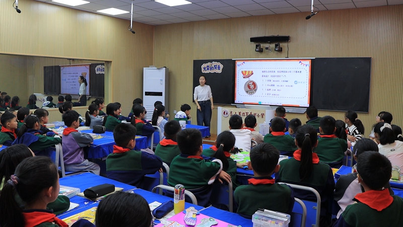 九游娱乐文化：拥抱AI！桐梓娄山关将军希望小学“数字化”教学提质增效(图2)